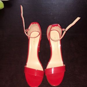 Red evening shoe